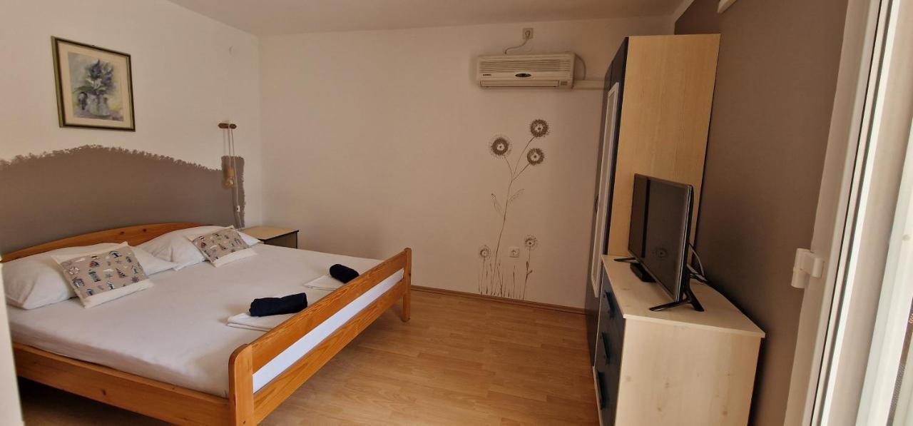 Apartmani Dutkovic Vrboska Exterior foto